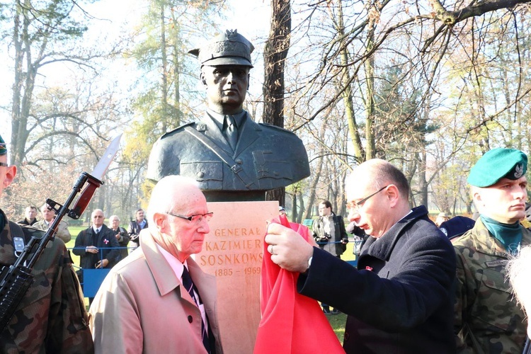 Odsłonięto popiersia zasłużonych Polaków