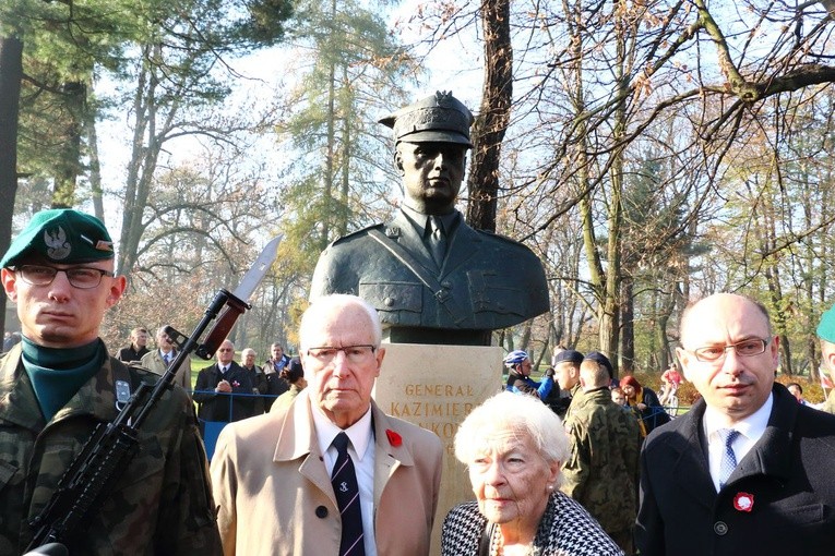 Odsłonięto popiersia zasłużonych Polaków