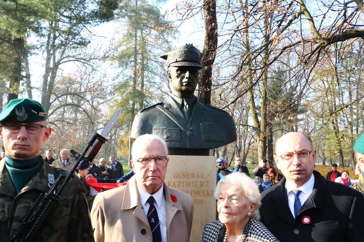 Odsłonięto popiersia zasłużonych Polaków