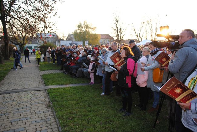 Patriotyczne śpiewanie w Stalowej Woli