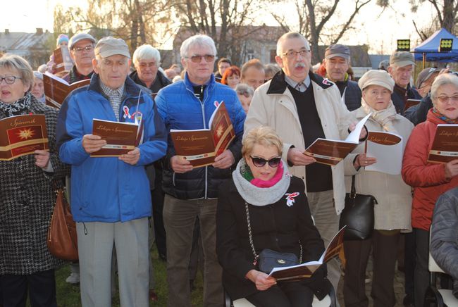 Patriotyczne śpiewanie w Stalowej Woli