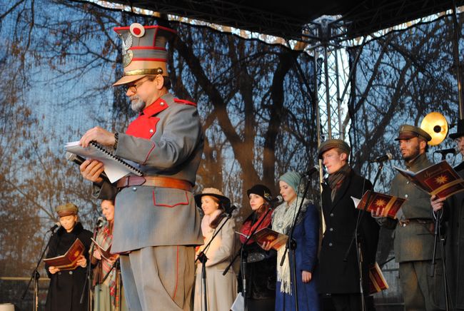 Patriotyczne śpiewanie w Stalowej Woli