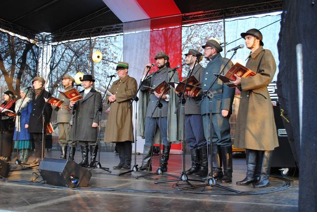 Patriotyczne śpiewanie w Stalowej Woli