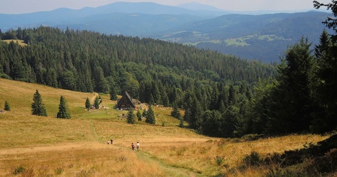 Wielka Rycerzowa jest jednym ze 100 miejsc, które czekają w najbliższych dniach na biało-czerowną flagę