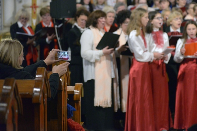 Patriotyczny koncert chórów polonijnych