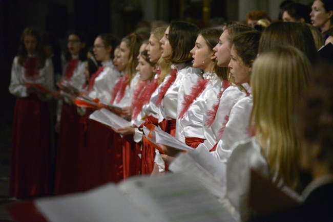 Patriotyczny koncert chórów polonijnych