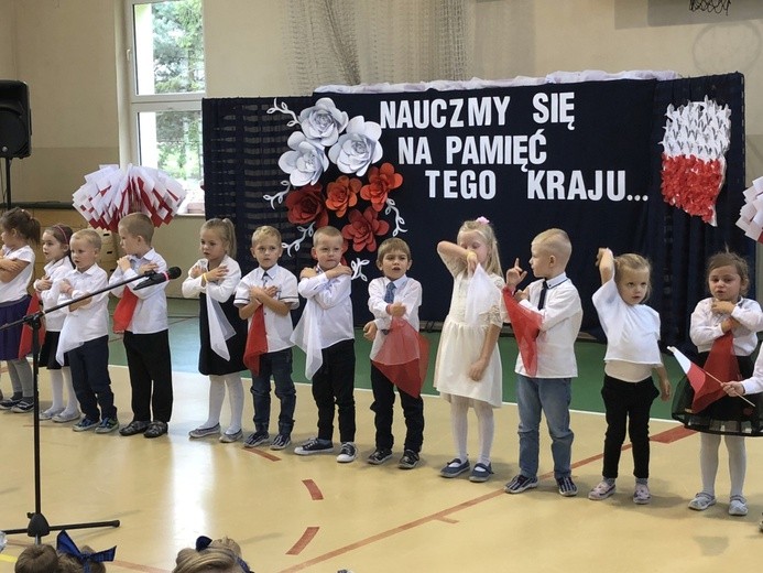 Prezentacje przedszkolaków odbyły się w sali ZS-P w Starej Wsi