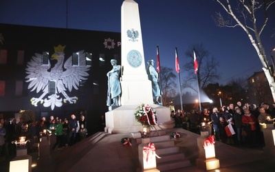 Odbudowany pomnik Wolności stanął w miejcu, które otrzymało nazwę skweru Stulecia