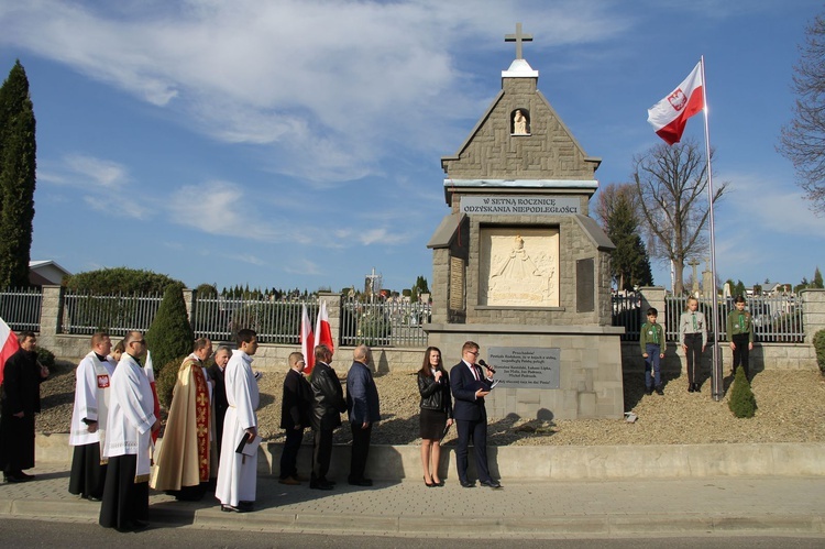 Odsłonięcie pomnika Niepodległości w Jodłowej