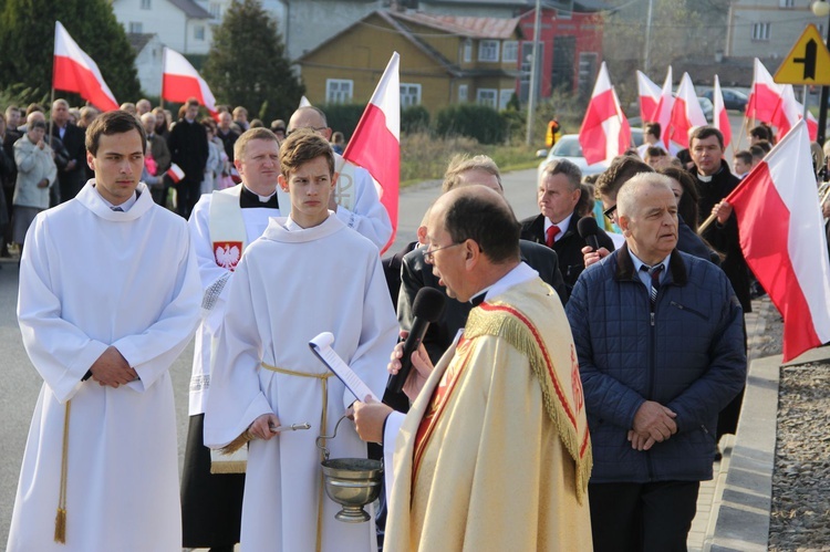 Odsłonięcie pomnika Niepodległości w Jodłowej