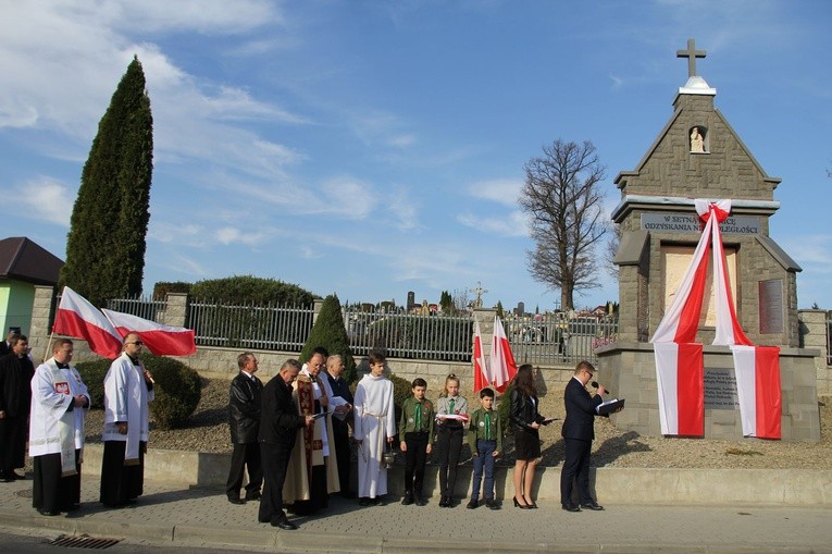 Odsłonięcie pomnika Niepodległości w Jodłowej
