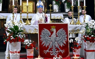 bp Ignacy Dec w strzegomskiej bazylice podczas Mszy św. za ojczyznę