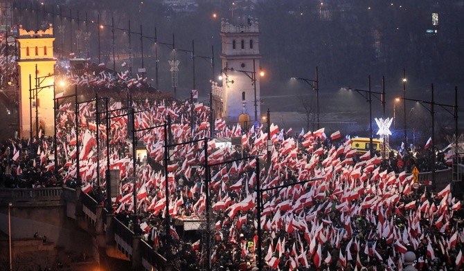 Ponad 200 tys. osób na marszu w Warszawie