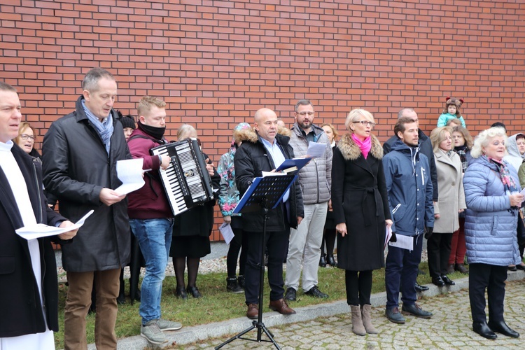 Uroczystość pobłogosławienia obelisku oraz zasadzenie dębu upamiętniających 100. rocznicę niepodległości Polski w Kortowie