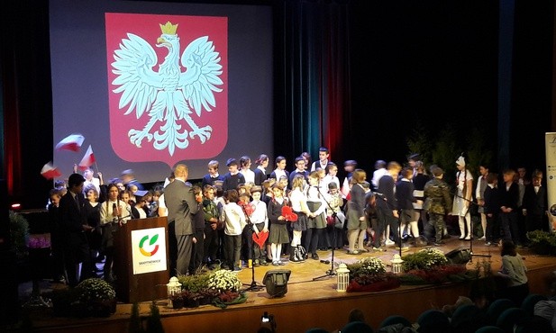 Występy artystów uatrakcyjniły stroje i dekoracje 