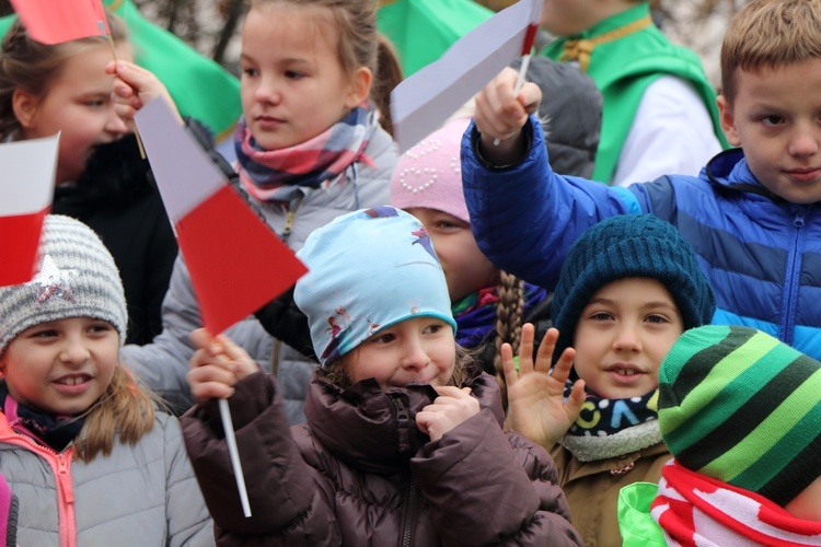 Uroczystość pobłogosławienia obelisku oraz zasadzenie dębu upamiętniających 100. rocznicę niepodległości Polski w Kortowie