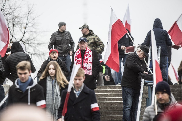 Czerwona łuna nad Warszawą, czyli IX Marsz Niepodległości