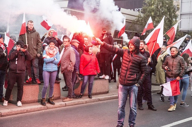 Czerwona łuna nad Warszawą, czyli IX Marsz Niepodległości