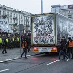 Czerwona łuna nad Warszawą, czyli IX Marsz Niepodległości