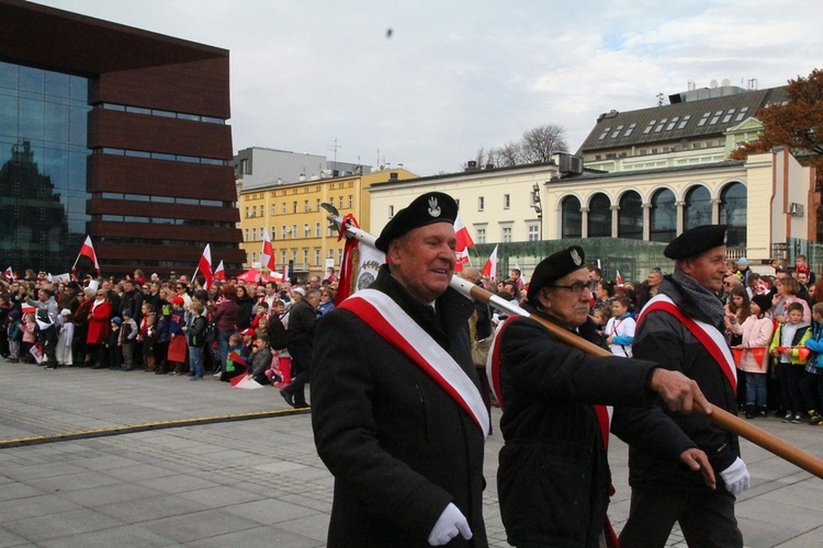 Radosna Parada Niepodległości cz. 5 (na pl. Wolności)