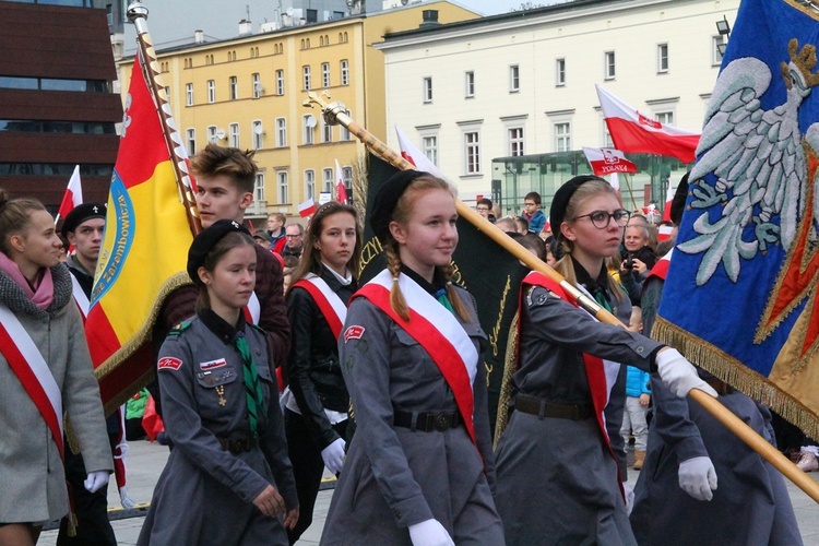 Radosna Parada Niepodległości cz. 5 (na pl. Wolności)