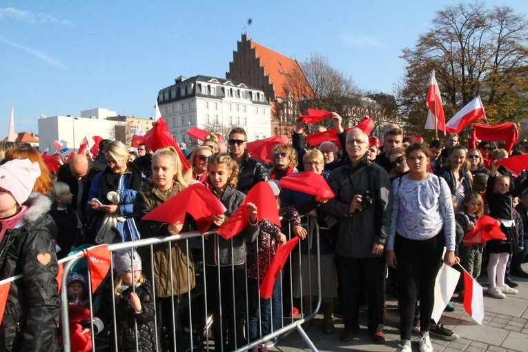 Radosna Parada Niepodległości cz. 5 (na pl. Wolności)
