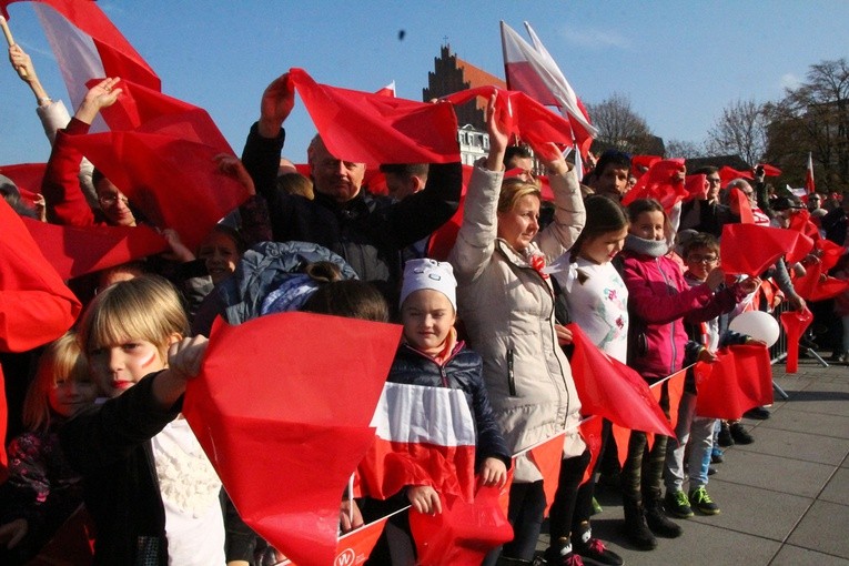 Radosna Parada Niepodległości cz. 5 (na pl. Wolności)