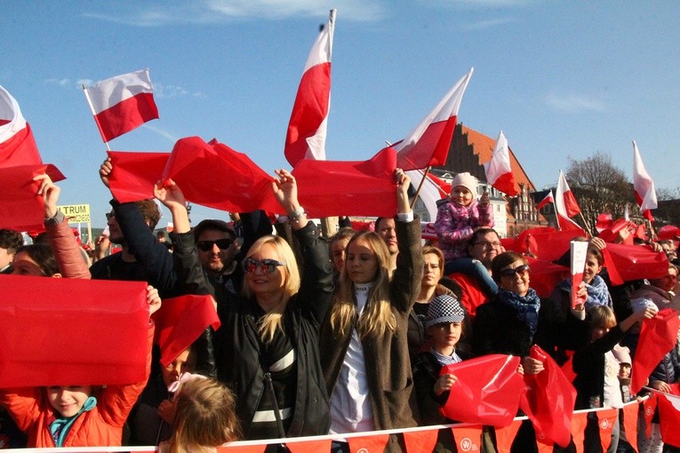 Radosna Parada Niepodległości cz. 5 (na pl. Wolności)