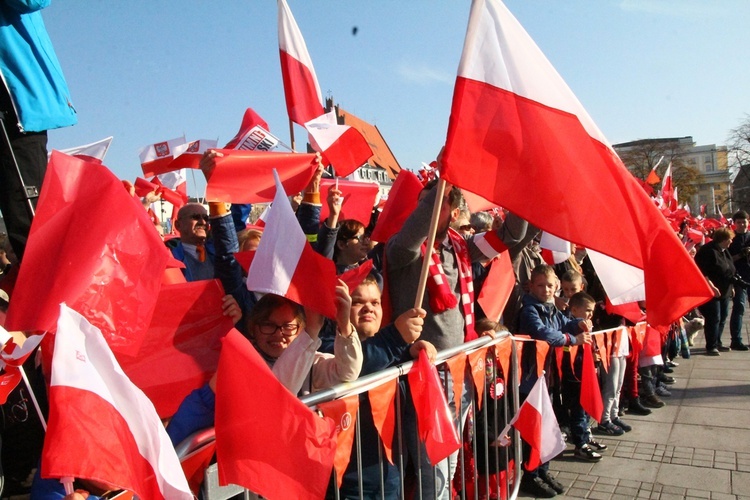 Radosna Parada Niepodległości cz. 5 (na pl. Wolności)