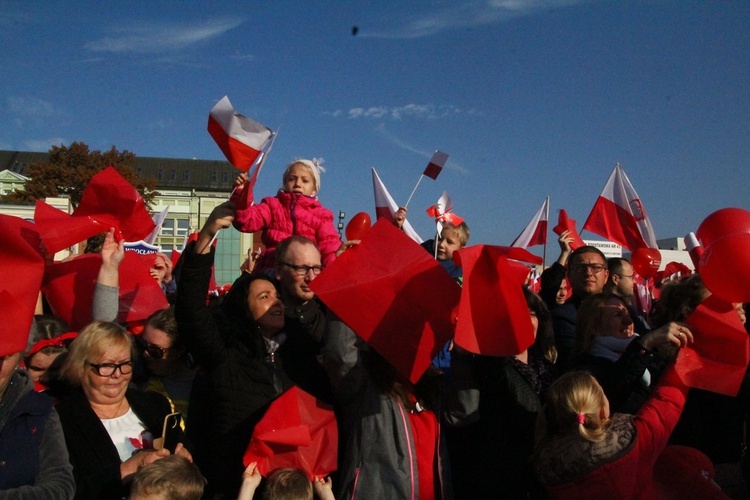 Radosna Parada Niepodległości cz. 5 (na pl. Wolności)