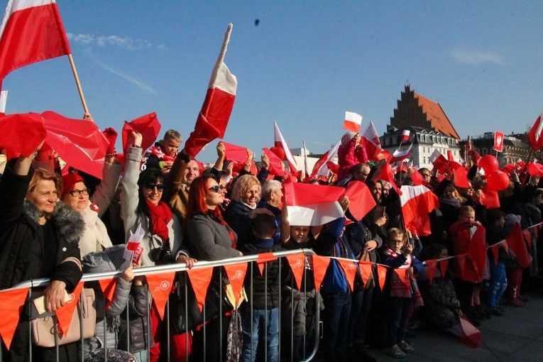 Radosna Parada Niepodległości cz. 5 (na pl. Wolności)