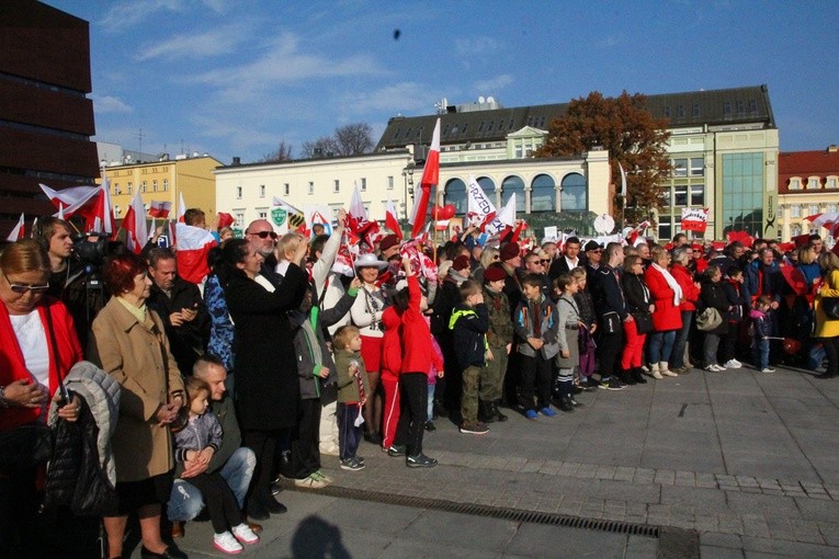 Radosna Parada Niepodległości cz. 5 (na pl. Wolności)