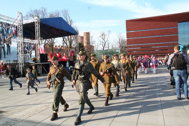 Radosna Parada Niepodległości cz. 5 (na pl. Wolności)