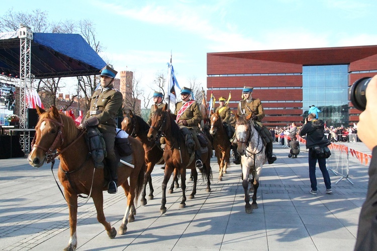 Radosna Parada Niepodległości cz. 5 (na pl. Wolności)