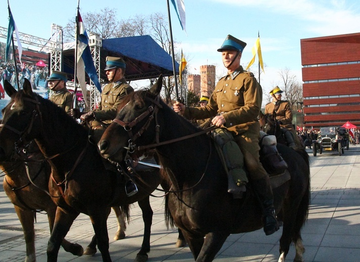 Radosna Parada Niepodległości cz. 5 (na pl. Wolności)