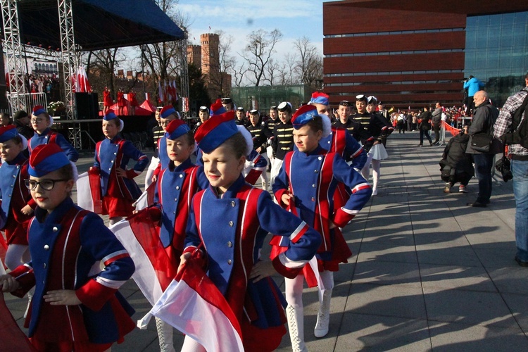 Radosna Parada Niepodległości cz. 5 (na pl. Wolności)