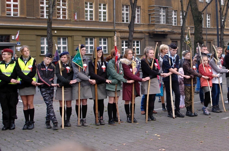 Uroczystości pod pomnikiem Piłsudskiego  