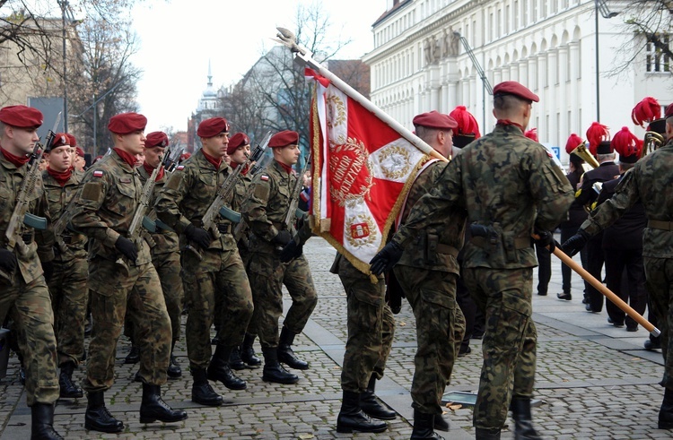 Uroczystości pod pomnikiem Piłsudskiego  