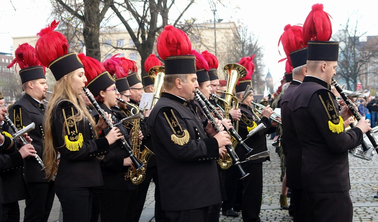 Uroczystości pod pomnikiem Piłsudskiego  