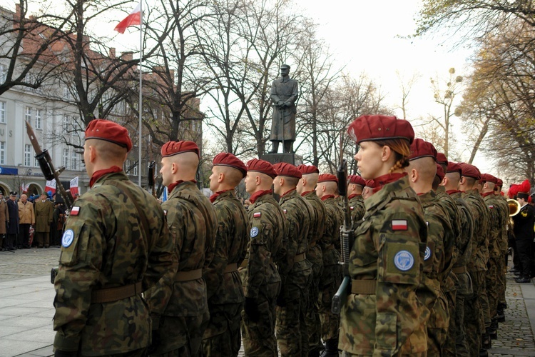 Uroczystości pod pomnikiem Piłsudskiego  