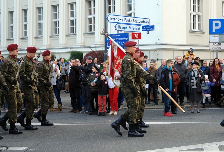 Uroczystości pod pomnikiem Piłsudskiego  