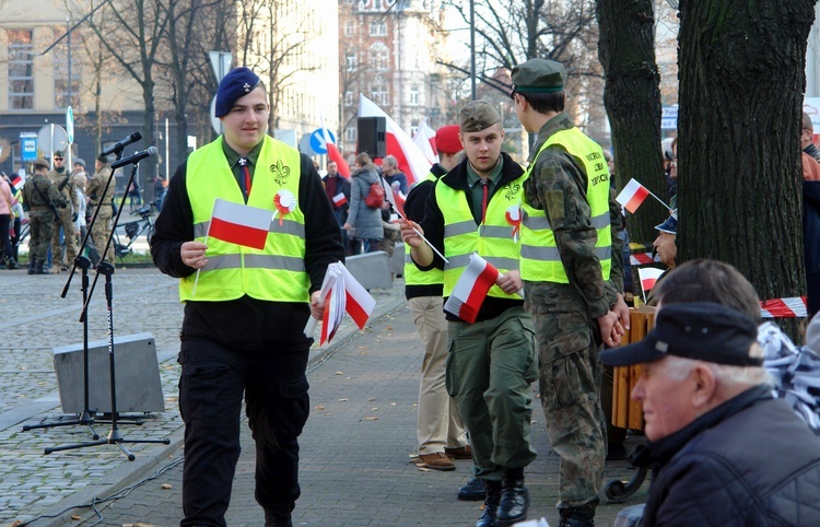 Uroczystości pod pomnikiem Piłsudskiego  