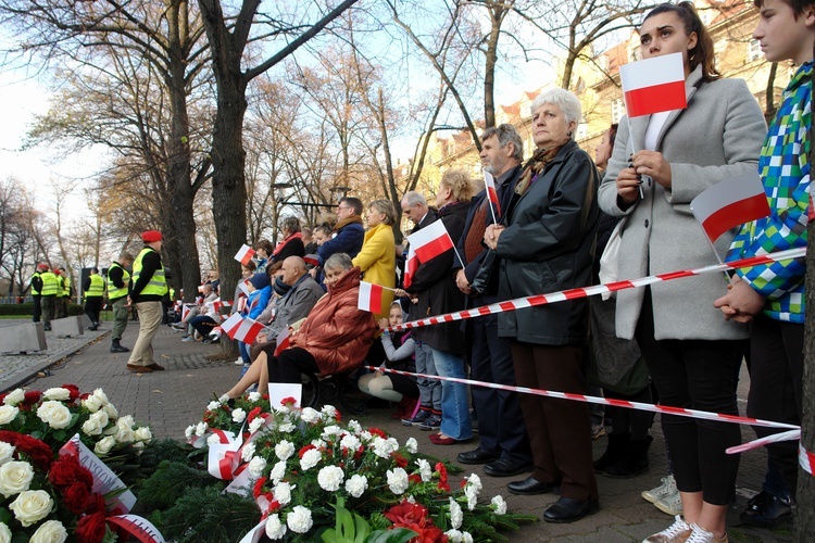 Uroczystości pod pomnikiem Piłsudskiego  