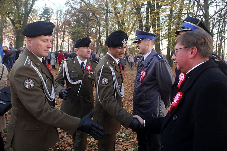 Pod znakiem biało-czerwonej wstążeczki