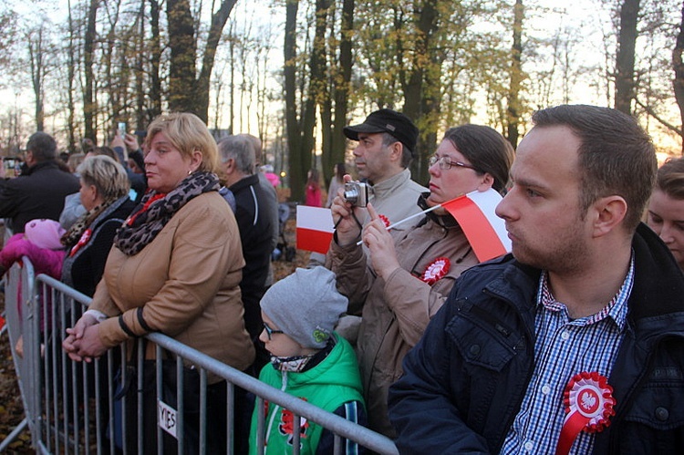 Pod znakiem biało-czerwonej wstążeczki