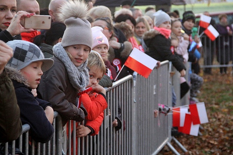 Pod znakiem biało-czerwonej wstążeczki