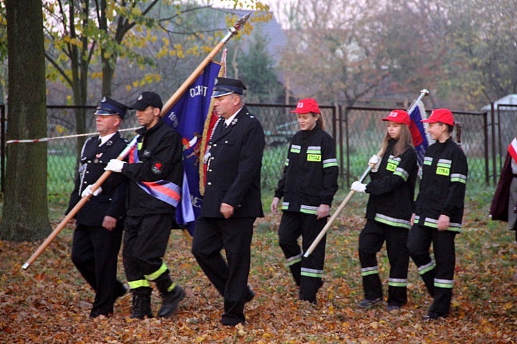 Pod znakiem biało-czerwonej wstążeczki