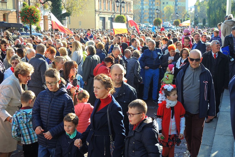 Bielszczanie odśpiewali hymn na placu Ratuszowym