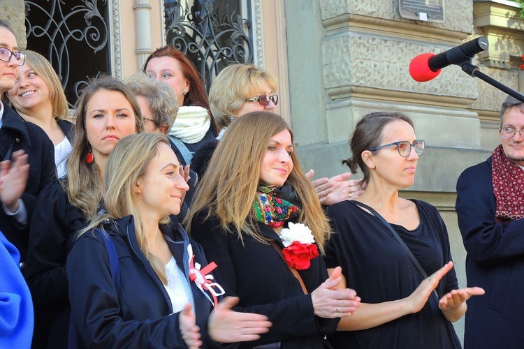 Bielszczanie odśpiewali hymn na placu Ratuszowym