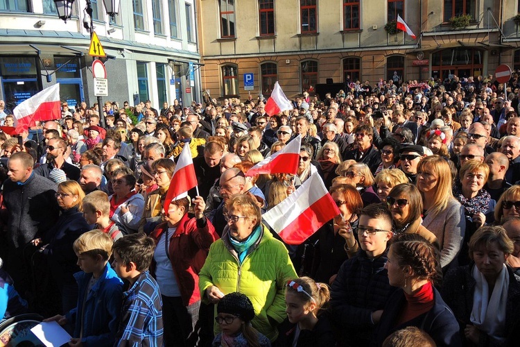 Bielszczanie odśpiewali hymn na placu Ratuszowym